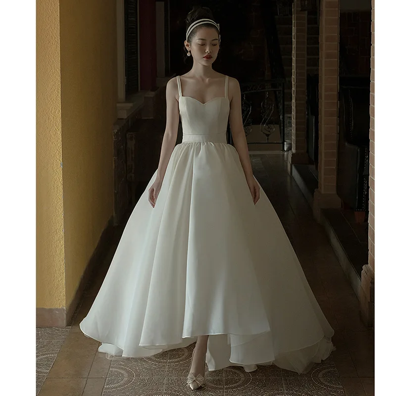 

French Hepburn Style Light Wedding Dress with Forest Style Suspender for Going Out with A Simple Satin Texture and Vintage Dress