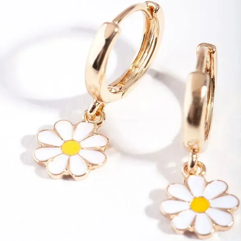 Korean Style Cute Small Daisy Flower Stud Earrings for Women Girls Sweet Statement Asymmetrical Earring Party Jewelry Gifts