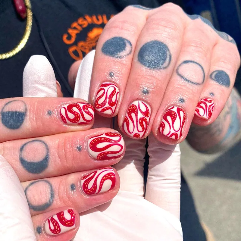 

24pcs Halloween Blood Nails - Short Round Fake Nails With Snake Wave & Fake Blood Design (Horror Party Press-Ons)