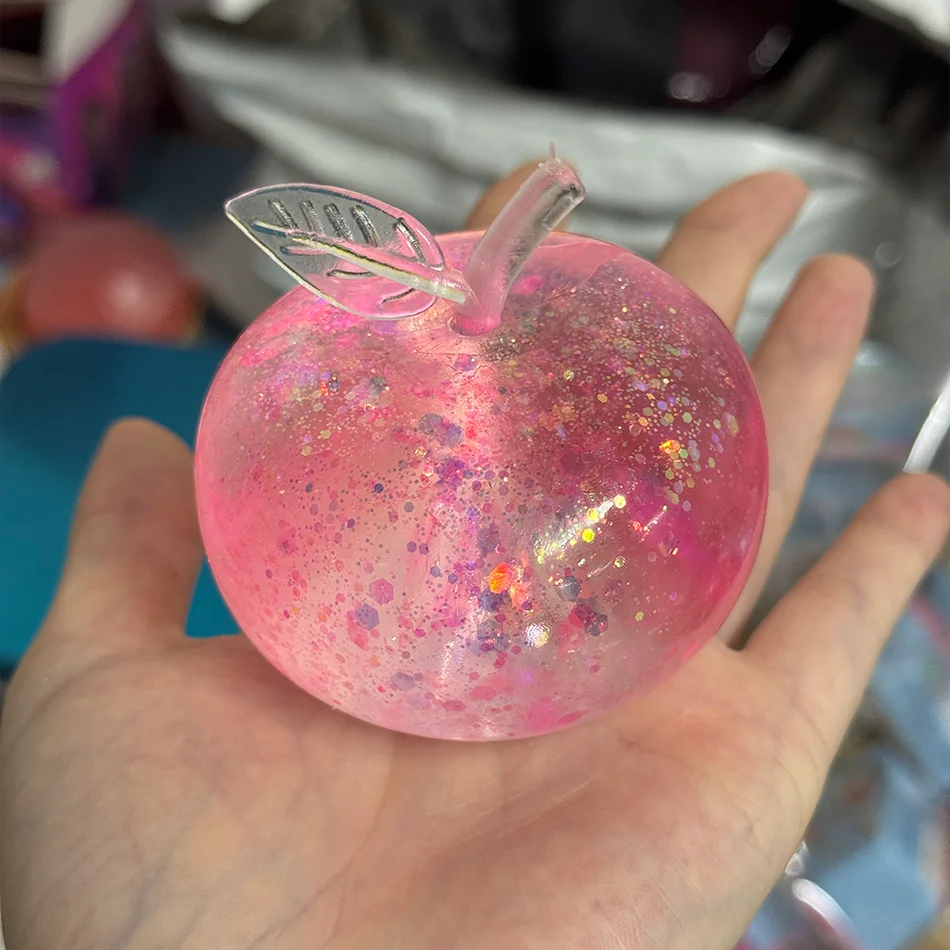 Weicher Quetsch-Apfel in Rosa, Blau und Grün als Sensorisches Fidget-Spielzeug für ADHS und Autismus mit Langsamer Rückfederung für Erwachsene und als Weihnachtsgeschenk – Detail 14