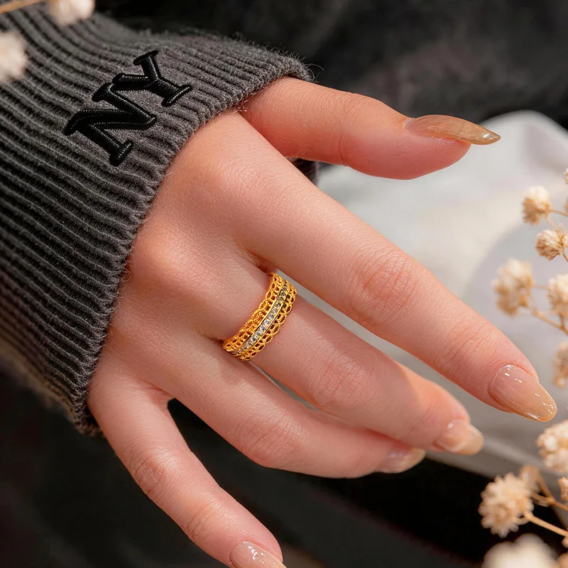 

Открытое кольцо для женщин с инкрустацией из сверкающего циркона и филигранным узором в виде монеты, 24-каратное золото AU999, блестящие и изящные детали.