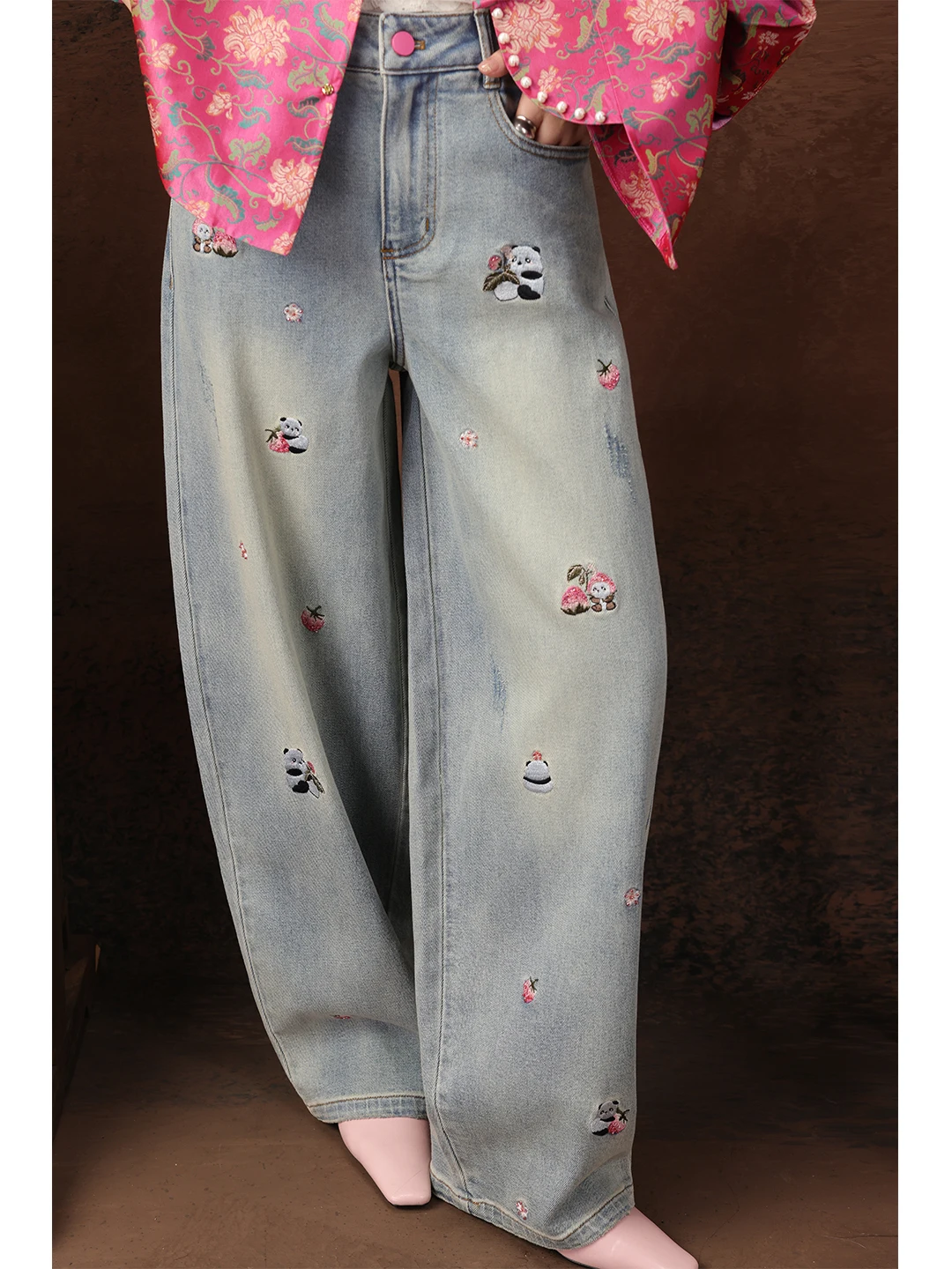 

New 2026 Chinese Sle Blue Knife Denim Pants Women's High Waist Cotton Embroidered Bear Pattern Ladies Jeans