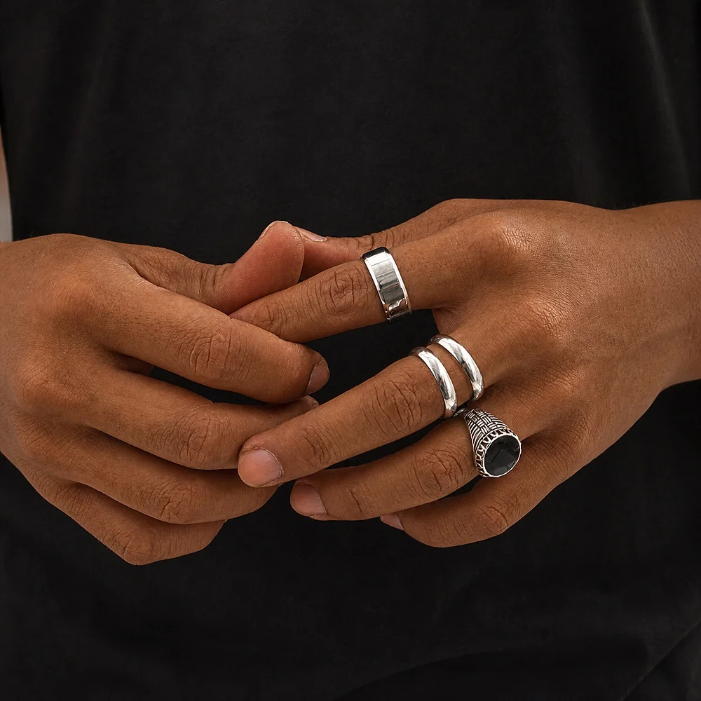 4-teiliges Ringset in Silberfarbe für Herren, mit schwarzem Stein, Siegelring und polierten Ringbändern, minimalistischer geometrischer Schmuck, Vintage-Partygeschenk – Detail 1