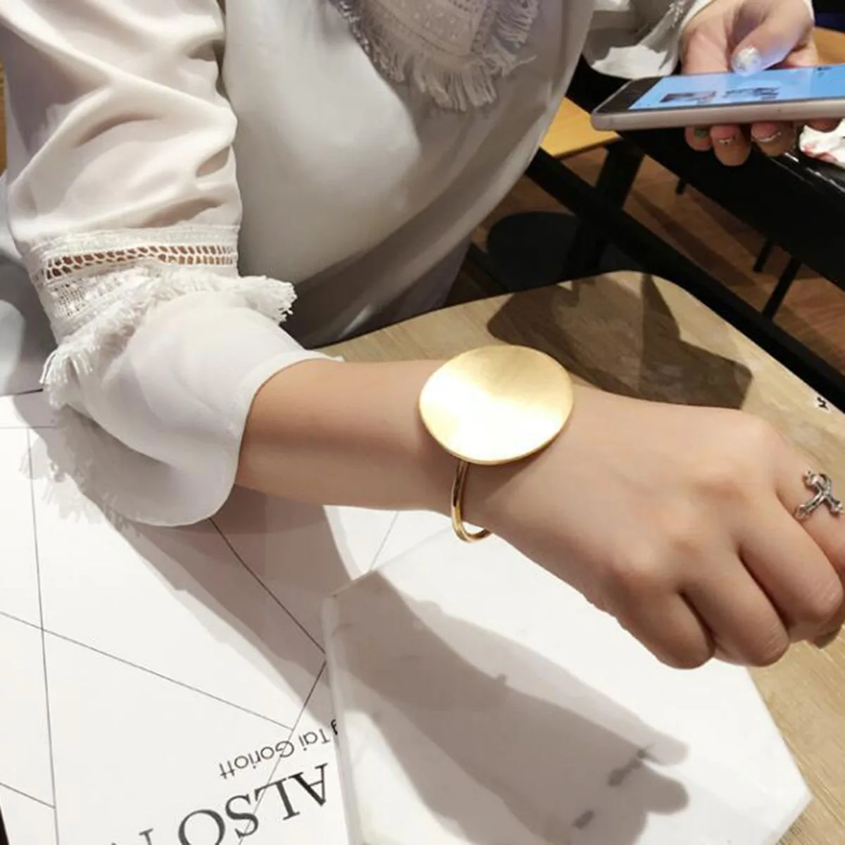 

Large Round Open Cuff Bangle Golden Simple Chic Stretch Bracelet Women Girls Gifts for Birthday Anniversary Graduation Christmas