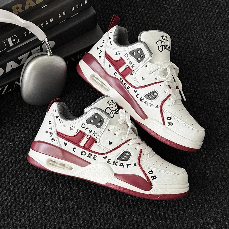 Sapatos esportivos casuais masculinos com amortecimento de ar primavera 2025 novo estilo estudante versátil aumentando tênis brancos material sem couro