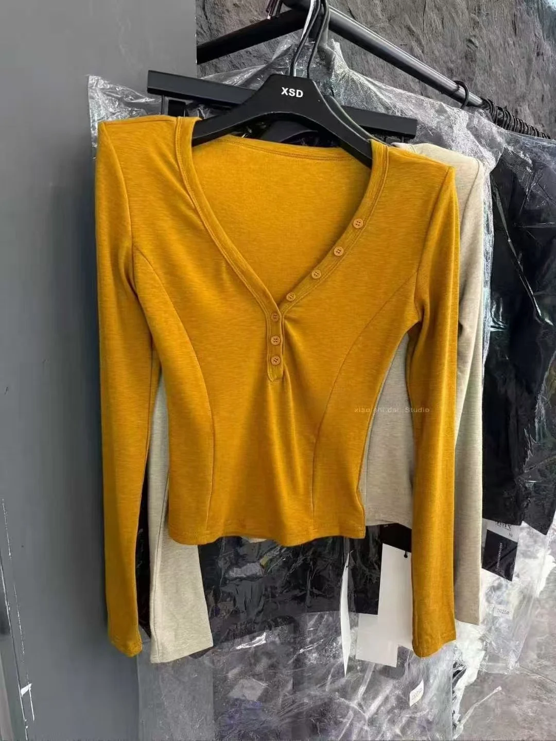 شتاء جديد Sle المرأة سليم صالح طويل Sve تي شيرت الكورية تصميم زر حتى Fce اصطف مبطن oulder ort الأعلى