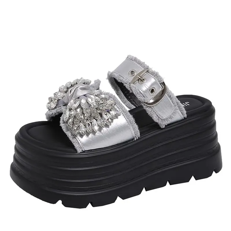 

Новые женские летние уличные тапочки без шнуровки на толстой подошве 8,5 см, туфли на высоком каблуке с узлом-бабочкой, блестящие туфли с бриллиантами, женские сандалии на плоской подошве