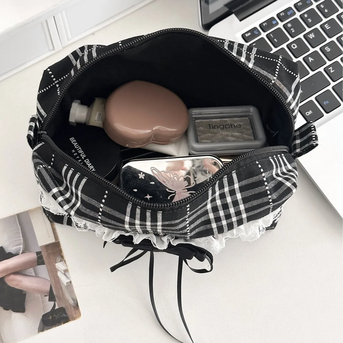 Black and white checkered lace storage bag, a large-capacity makeup storage bag with lace edge and cotton fabric for girls