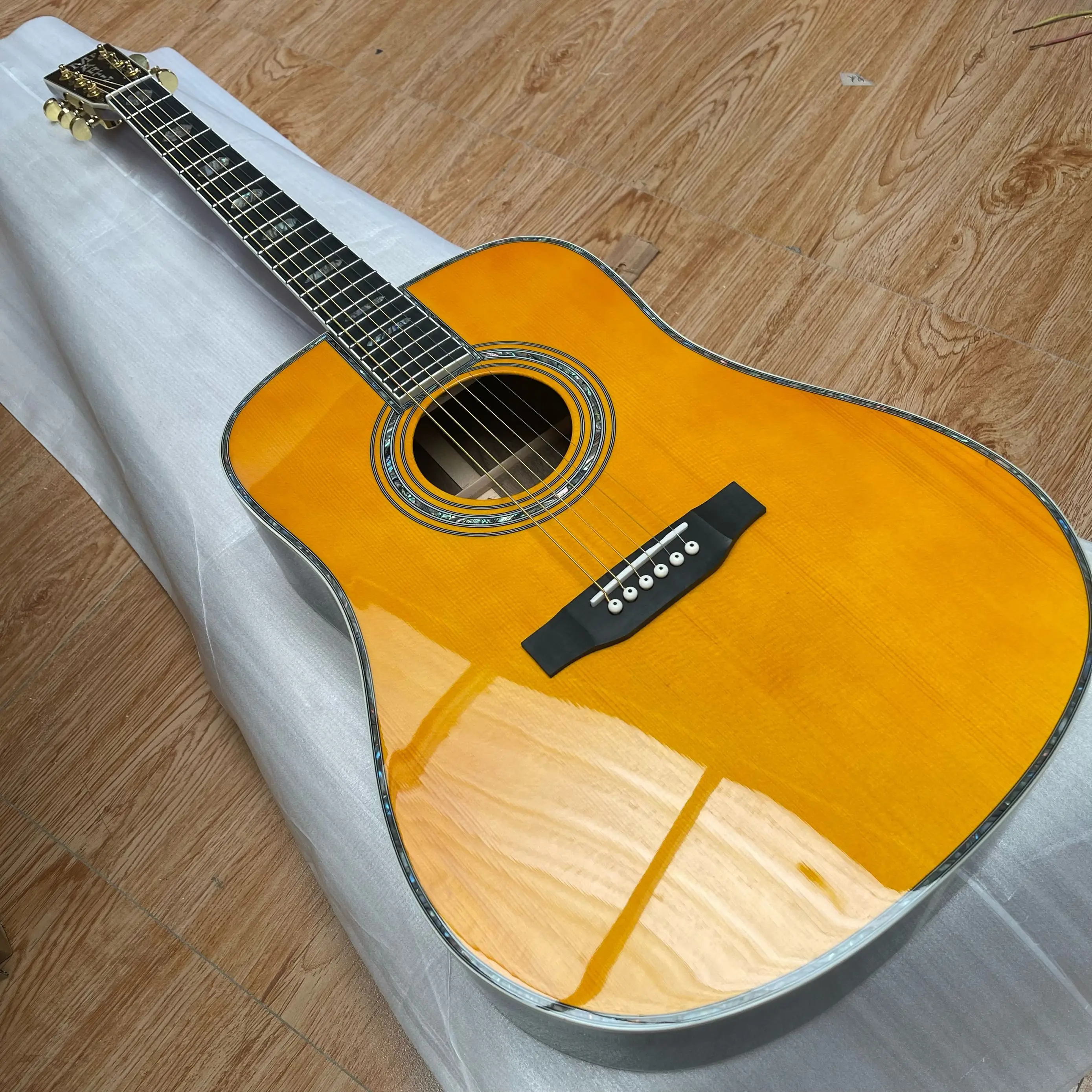 

41 Inch Yellow Solid Spruce D Model 45 Acoustic Guitar Abalone Inlays Ebony Fingerboard Guitarra