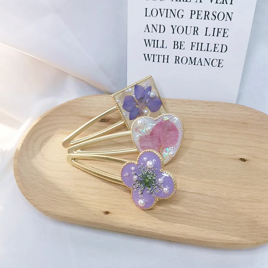 

3229 Wholesale Dried Flower Pearl Hair Clip Cream Color Fresh Girl Hair Clip Crystal Resin Creative Christmas Birthday Gift