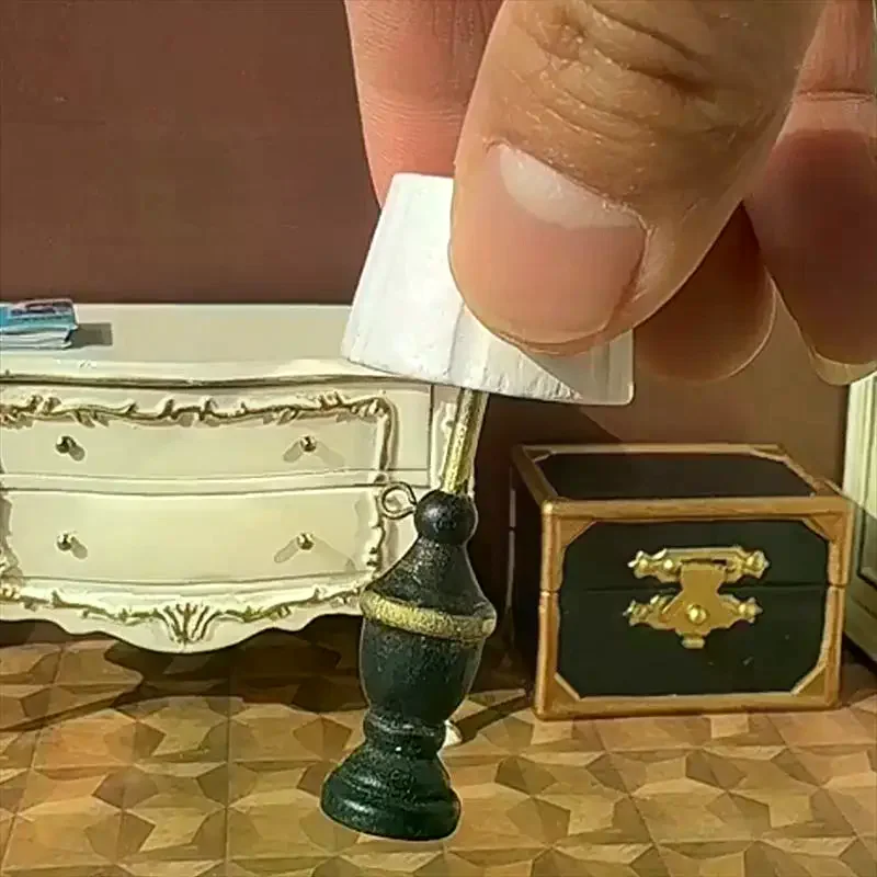 1: 12 Dollhouse Miniature Wooden Lamp Model Ornaments Photography Prop Kids Pretend Play Toys Doll House Mini Decoration Gifts