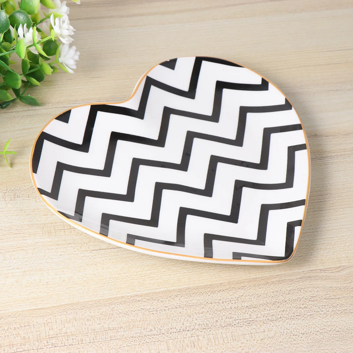 Painted Gold Heart-Shaped Ceramic Dinner Plate Chic Fruitcake Tray Dried Fruit Dish Black Waves Style Elegant Fruit Tray Pizza