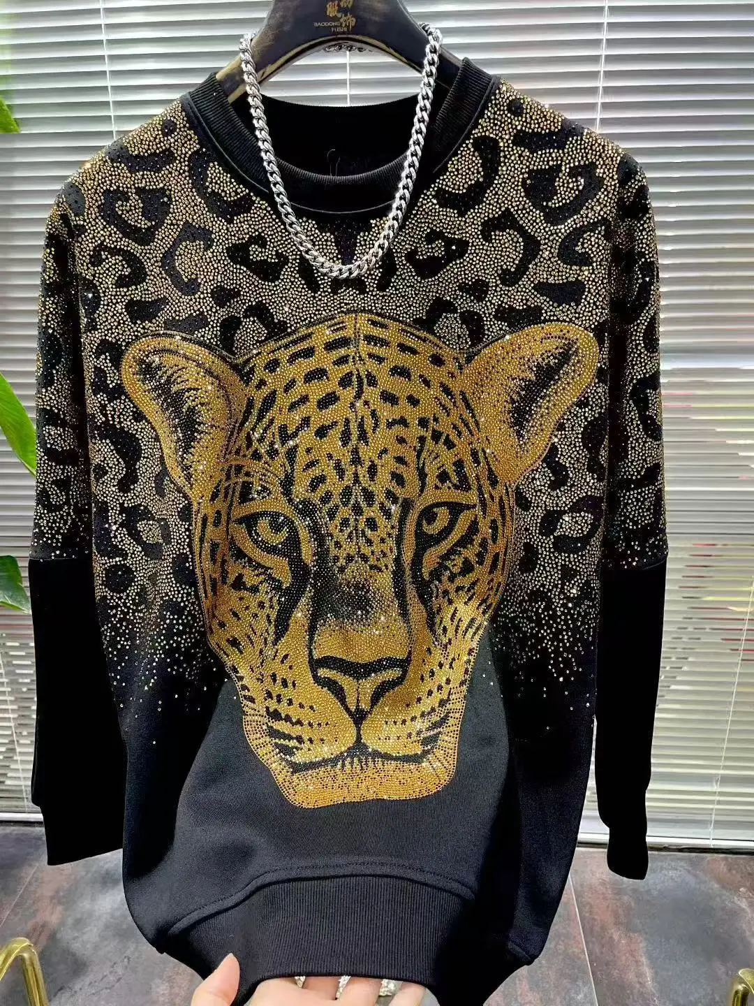 2025 New Fashion Handsome Trend Leisure Versatile Long-sleeved Sweatershirt Loose Hot Diamond Round Neck Black Personality Top