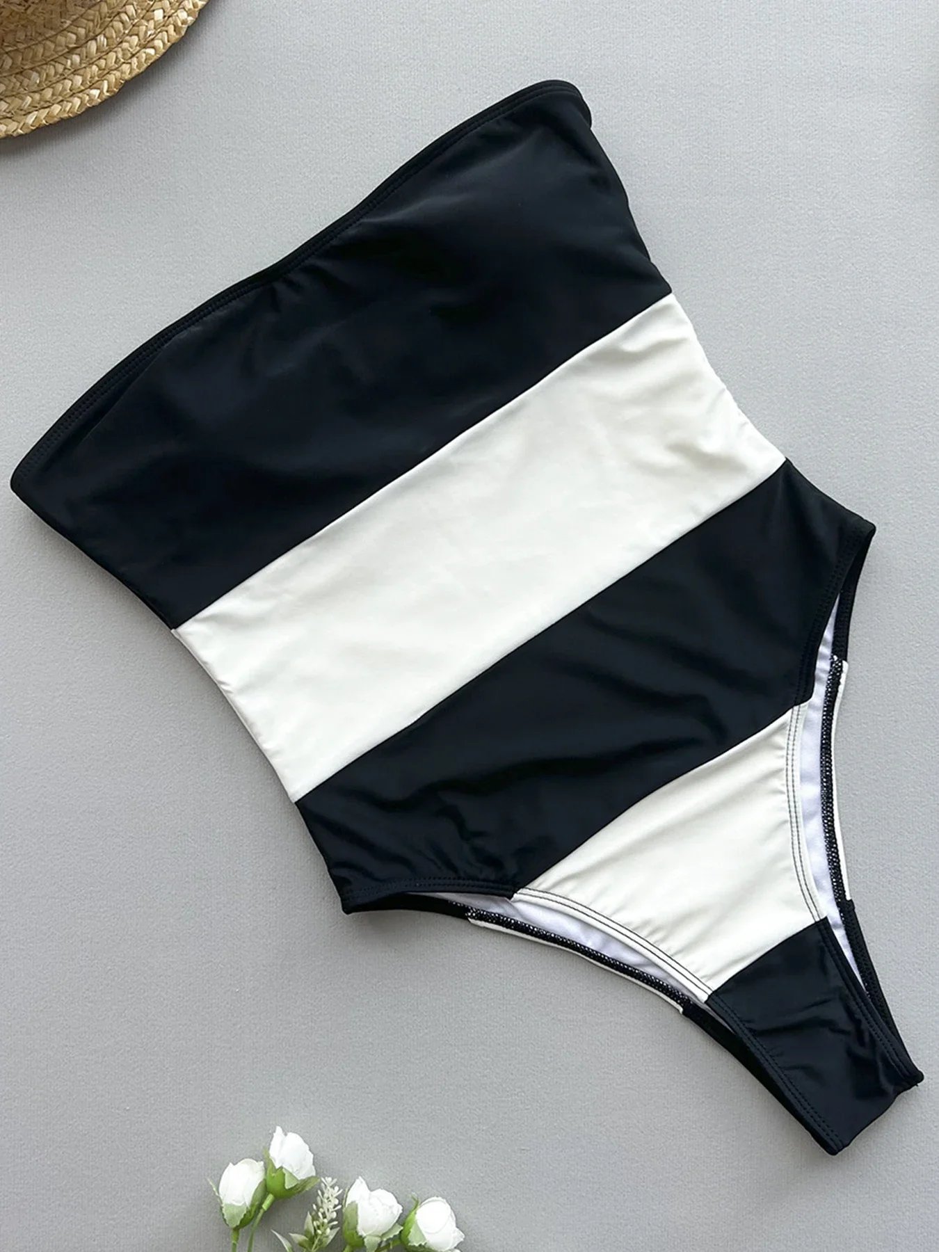 بدلة سباحة جديدة مثيرة بدون حمالات من قطعة واحدة لعام 2025 للنساء بدلة سباحة نسائية بألوان متباينة بدلة استحمام مرقعة ملابس بحر