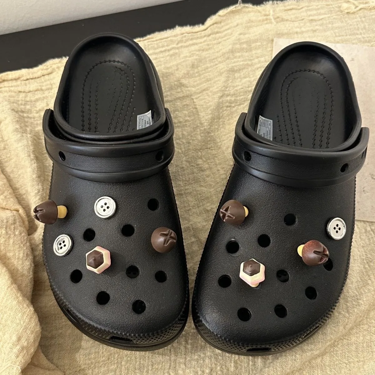 Szökött Csiperke Ezüst- gomb Széria Szép clogs Farmernadrág Mulatságos charms számára crocs ins Népi Lábbeli dekorációs DIY karácsonyi Tehetség