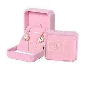 300 pcs necklaces boxes and 300 pcs  pendant boxes  with your LOGO and shipping to Canada by UPS