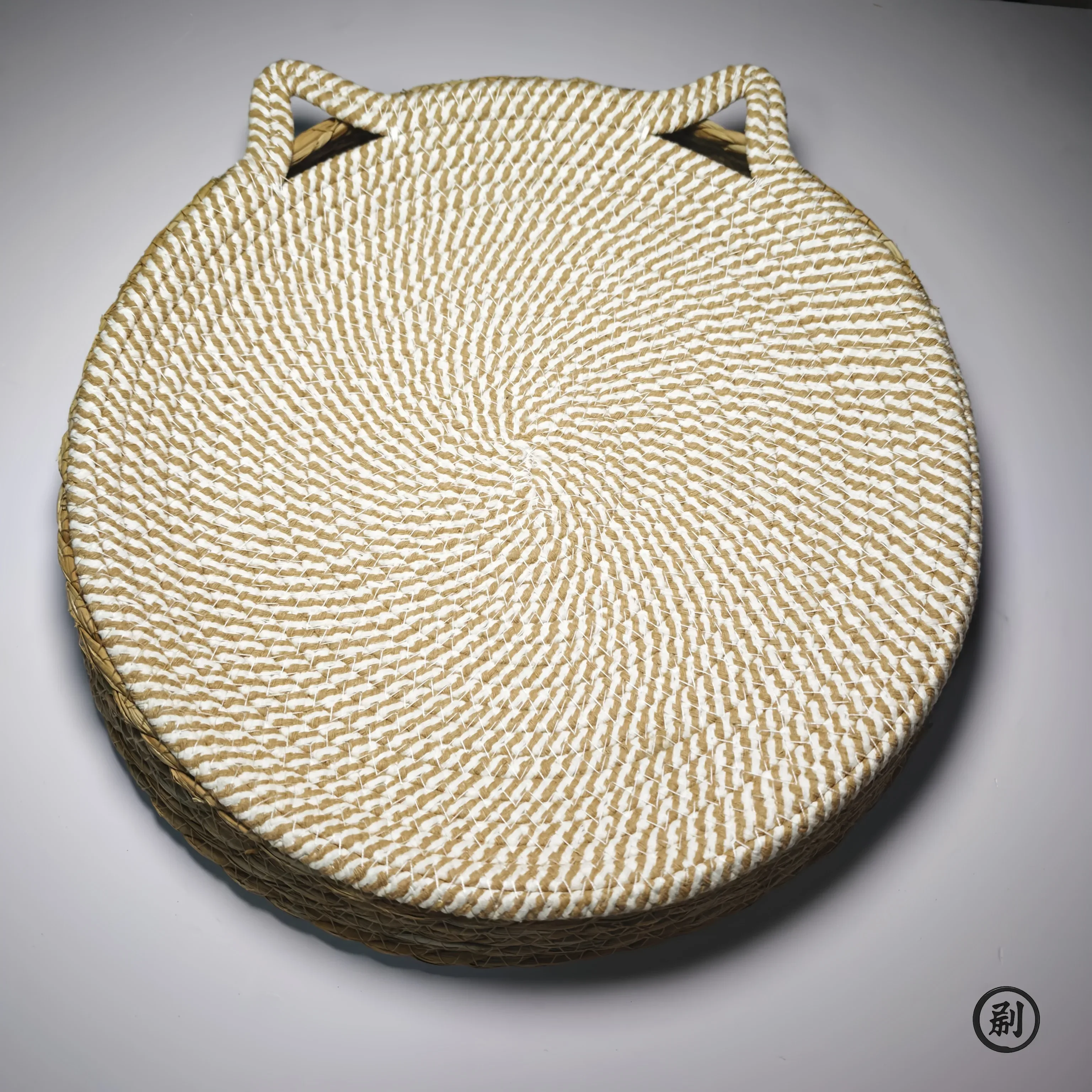 Geeignet für kleine bis mittelgroße Katzen, 2-in-1-Katzenkratzbaum und -bett in runder Form – Kratzbaum aus geflochtenem Seil, ideal für Katzen, die im Haus gehalten werden. – Detail 5