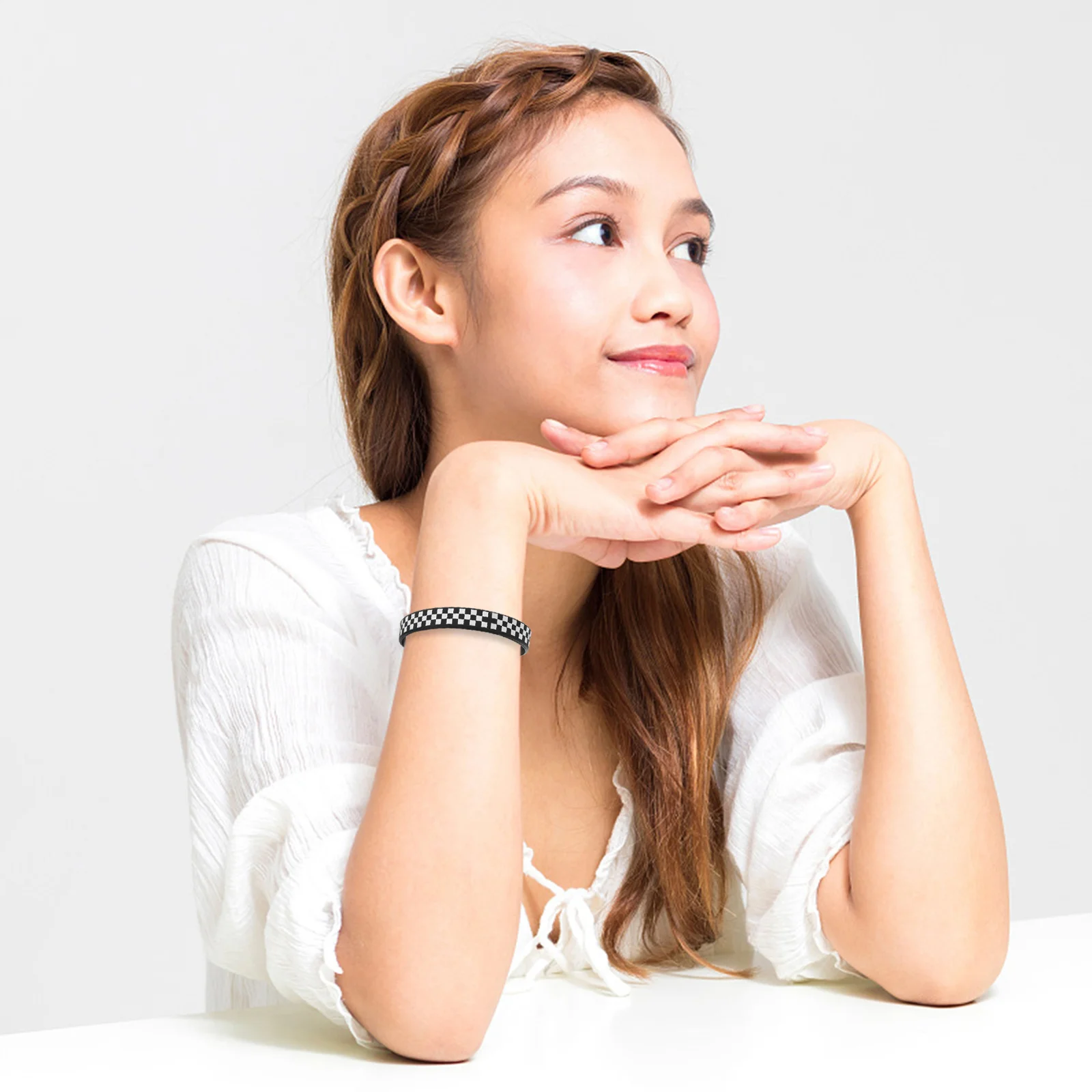 

40Pcs Race Car Rubber Bracelets Black White Checkered Flag Pattern Silicone Wristbands for Men Women Teens Sports Activities