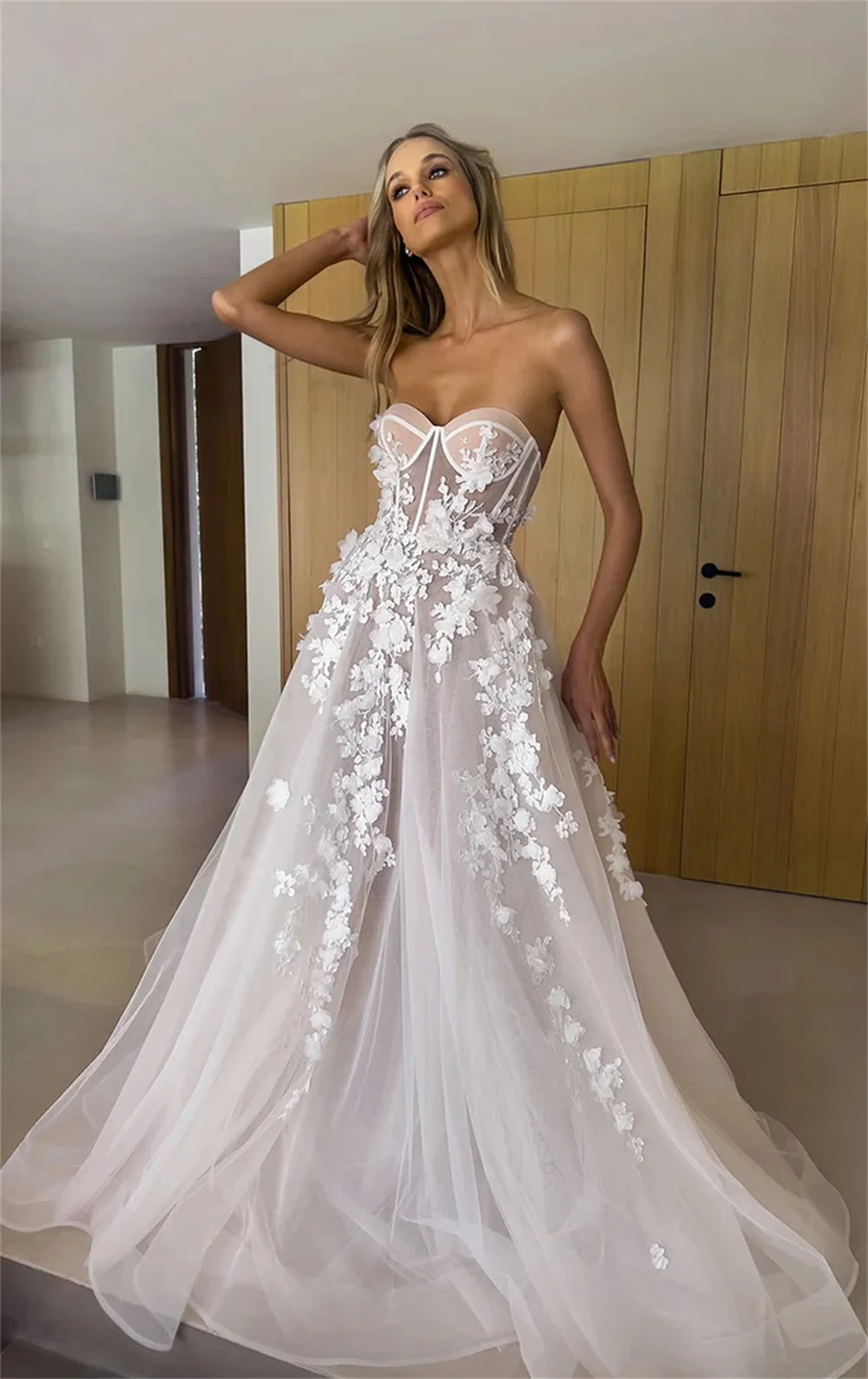 Tokyo Customized White Strapless Wedding Dress Sleeveless Back Zip Elegant Tulle Bridal Gown 2025 Flower A-Line Wedding Gown