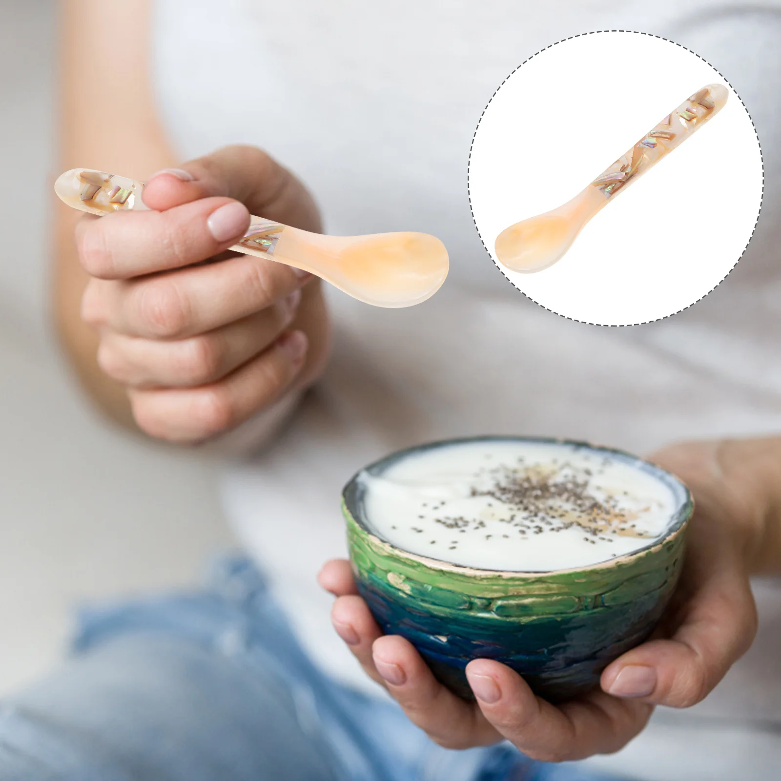 

1Pcs Creative Shell Spoon Fine Workmanship Smooth Finish Comfortable Handle for Coffee Dessert Mixing Portable Spoon