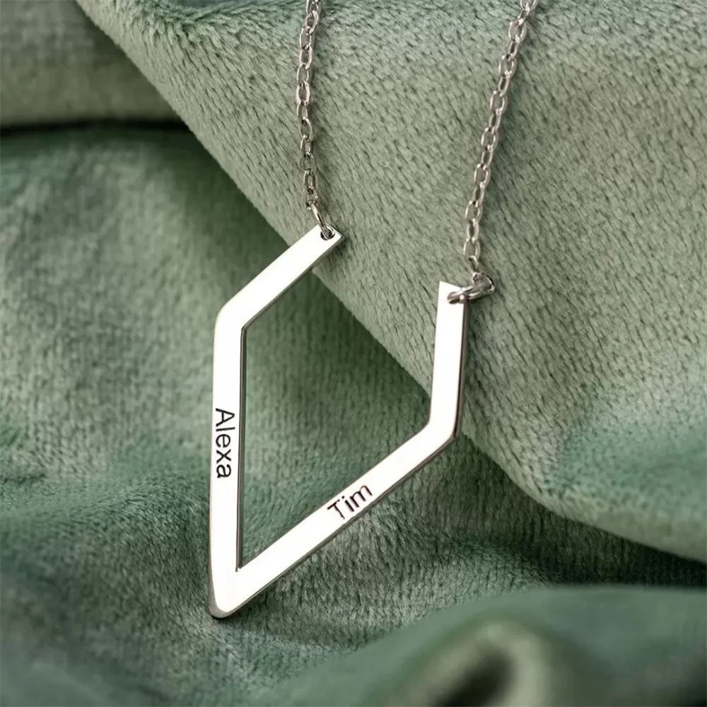 

Персонализированные открытые кольца-держатели с ромбами, ожерелья из нержавеющей стали, индивидуальная гравировка имени, V-образная буква, ожерелья, помолвка, свадебный подарок