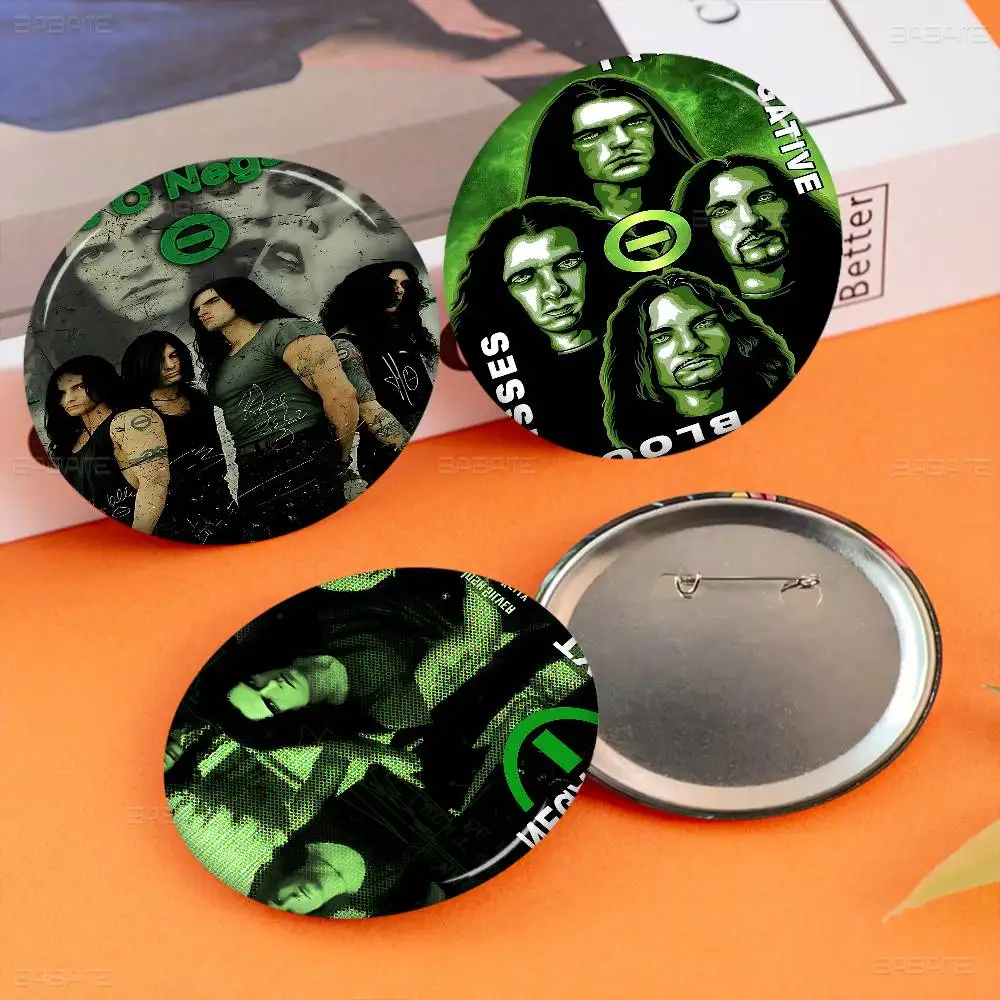 

Металлический значок-брошь с ярким принтом Rock Band T-Type O N-Negative, мягкий значок-пин с кнопкой, подарок для друзей, значок на воротник, брошь на лацкан