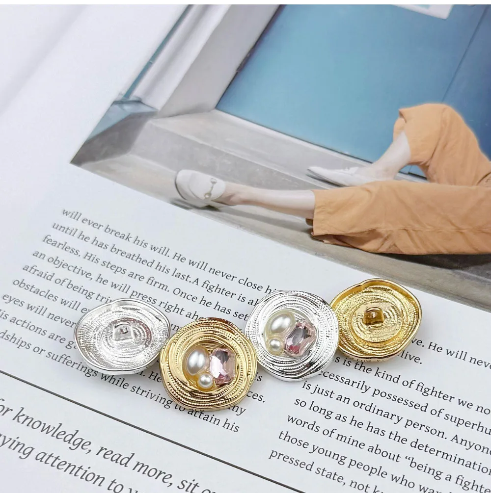 10 Stück Metallknöpfe zum Nähen von Mänteln, DIY-Handwerk, Kleidungszubehör, Inlay-Strass und Perlen, dekorative unregelmäßige runde Knöpfe – Detail 2