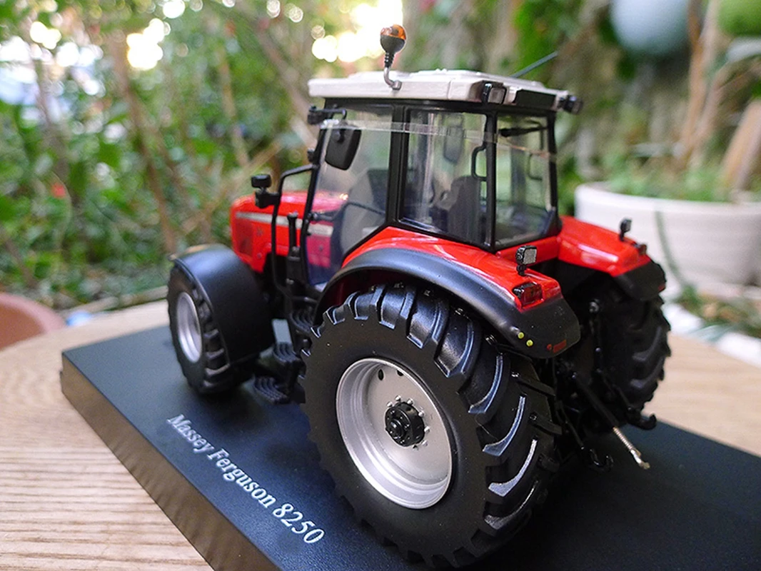 1:32 massey ferguson 8250 X-tra tractor alloy agricultural vehicle Model Toy Gift