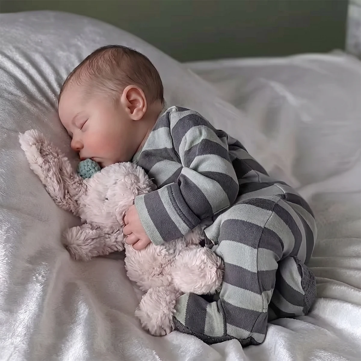 Realistische Reborn Baby Junge 20 Zoll 50cm Weicher Vinyl Tuch Körper Babypuppen wie echt Neugeborene mit Geschlossenen Augen Babypuppen