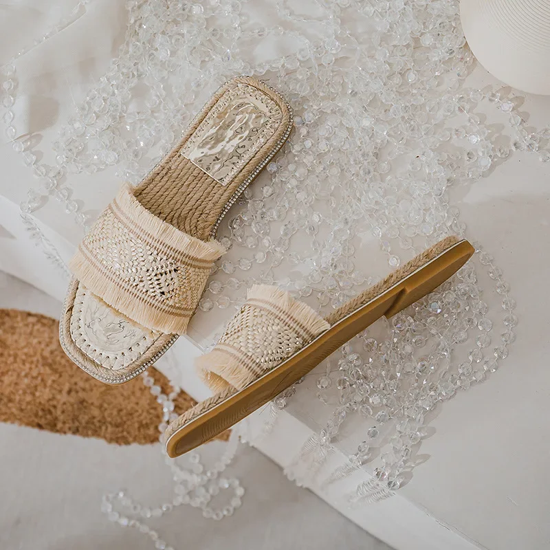 

Новая женская обувь, модные тапочки, дизайнерские шлепанцы на плоской подошве, уличные повседневные сандалии