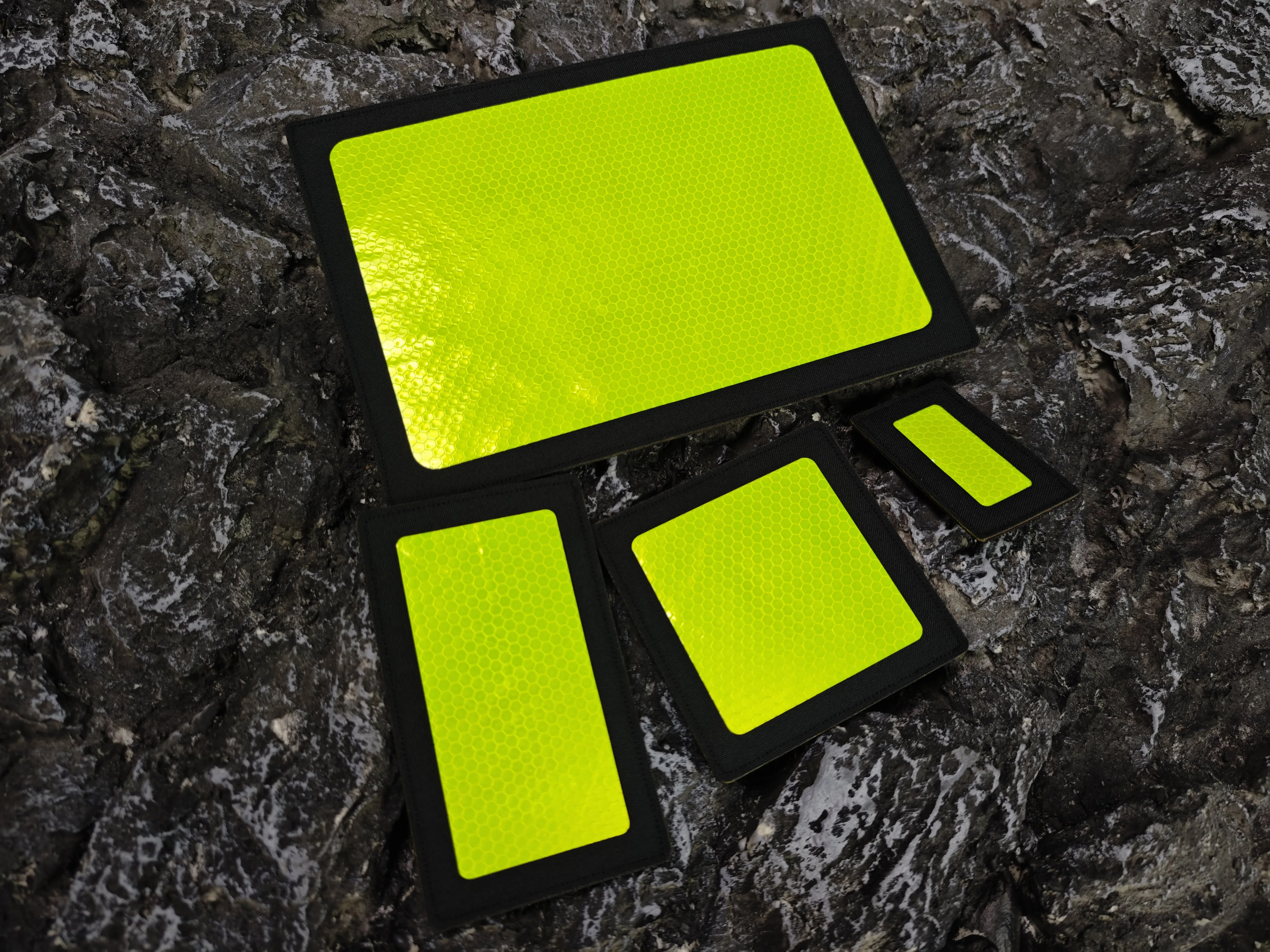 

Tactical Identification Plate Patch, Night Reflective Warning Patch With Reflective Identification/Night Warning for Molle Equip