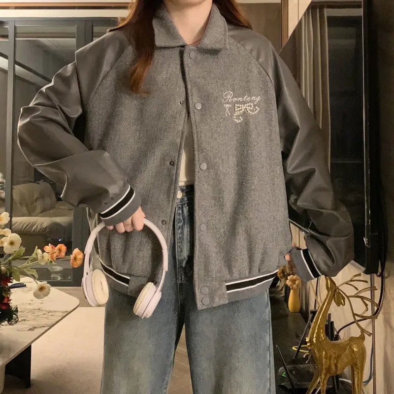 

Бейсбольные куртки для девочек-подростков и женщин: стильные, с V-образным вырезом, объемными рукавами, милым и привлекательным узором, из кожи, модные, женственные, в стиле OL.