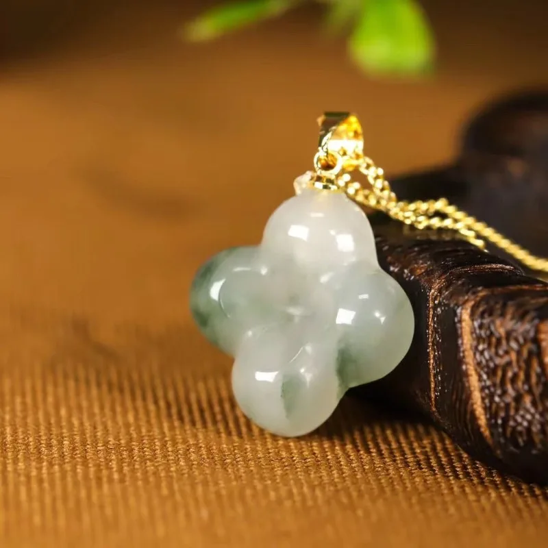 

Natural Tianshan Cui Four-leaf Clover Pendant Ice Bottom Floating Cui Natural Neck