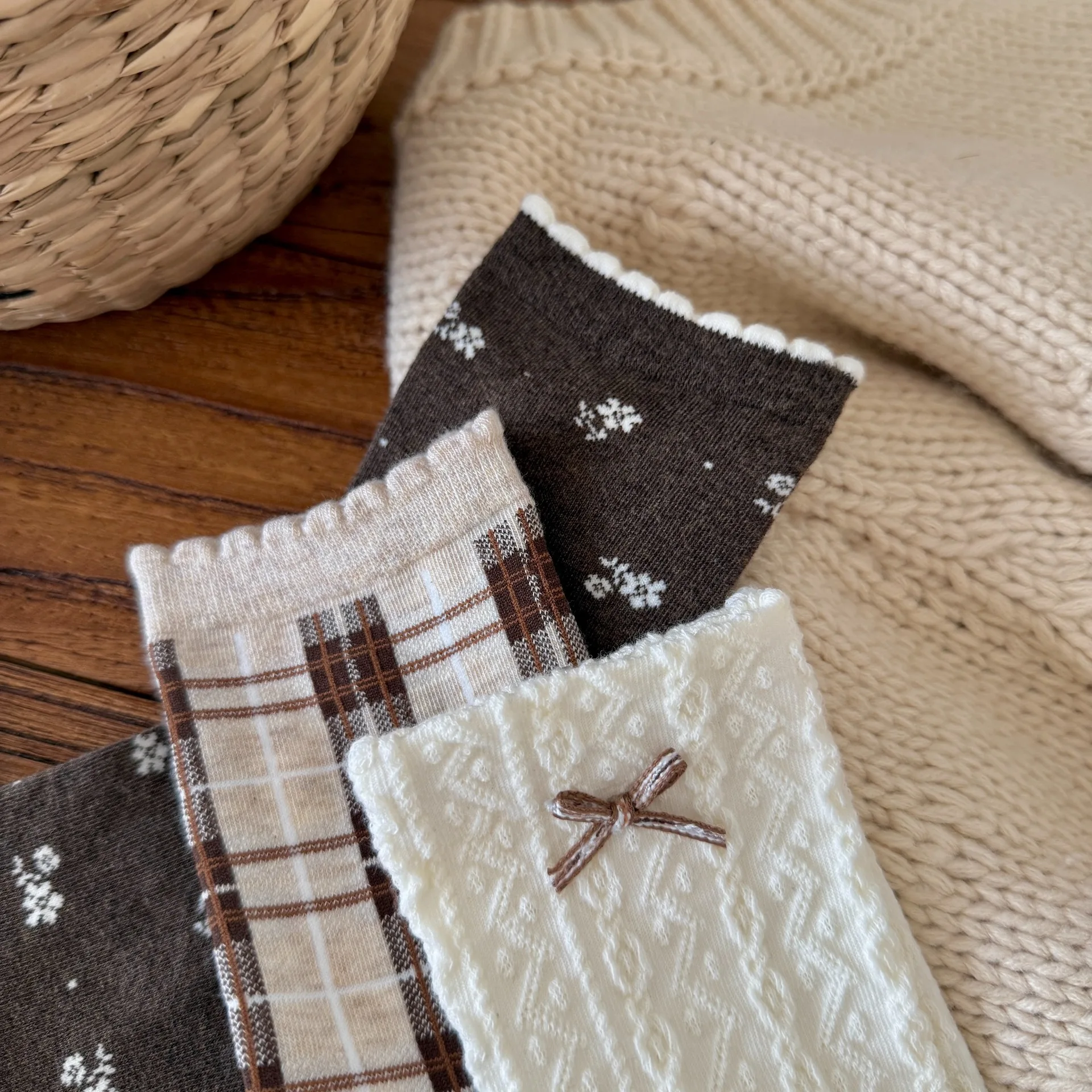 اليابانية الرجعية متوسطة جوارب أنبوبية النساء Harajuku لوليتا Kawaii الدانتيل كشكش الجوارب الحلو كلية نمط منقوشة خمر الجوارب النسائية