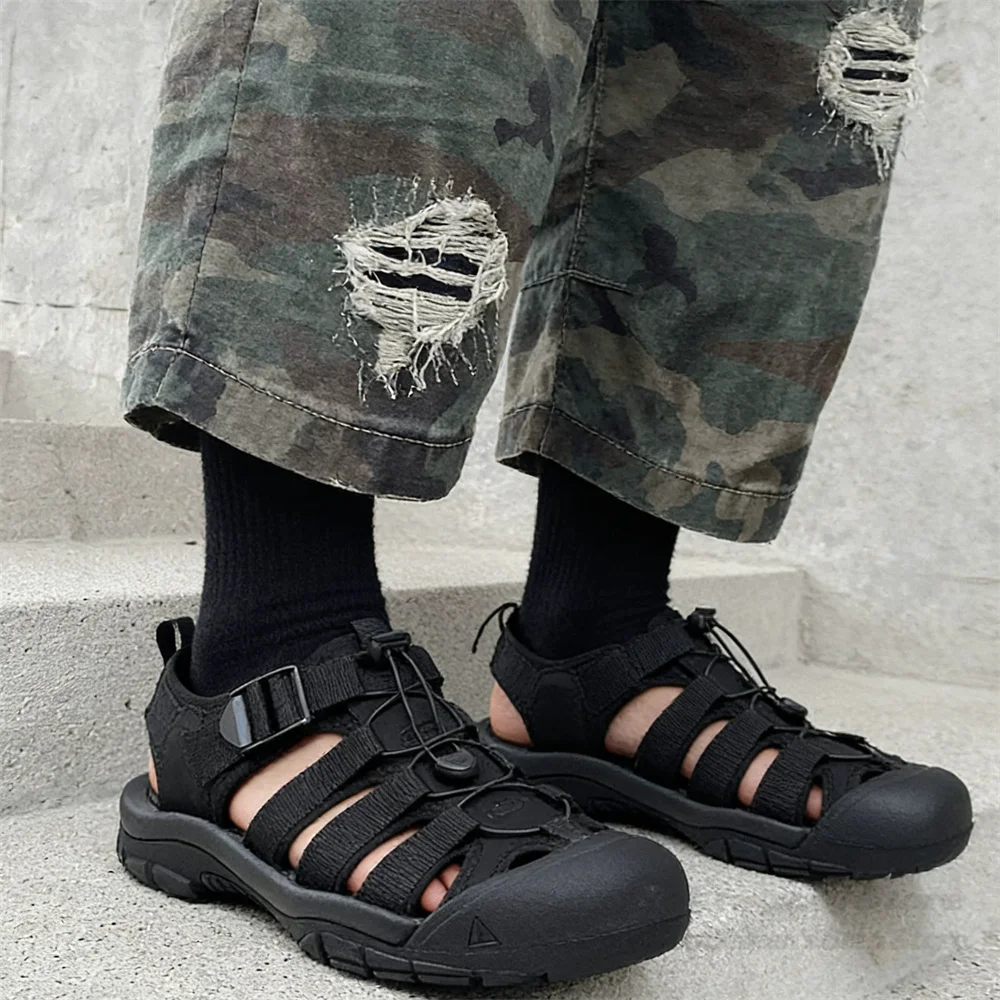 Outdoor Baotou Sandals Men's Summer Breathable Non Slip Beach Shoes Black Thick Soled Hook & Loop Sports Leisure Tracing Shoes