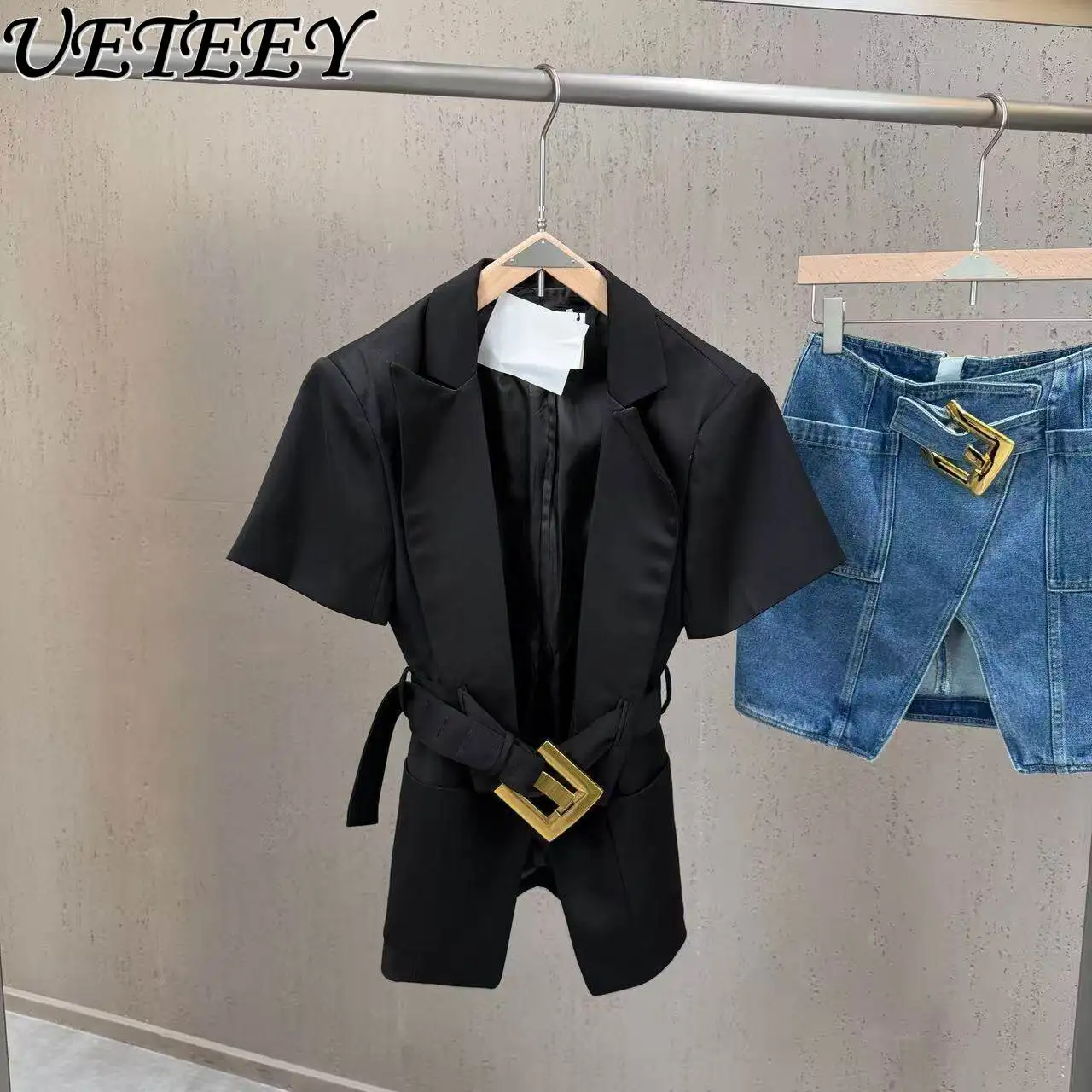 

2026 Spring/Summer Lapel Short-Sleeve Blazer Metal Buckle Belt Slim-Fit Minimalist Versatile Commuting Style Suit Coat