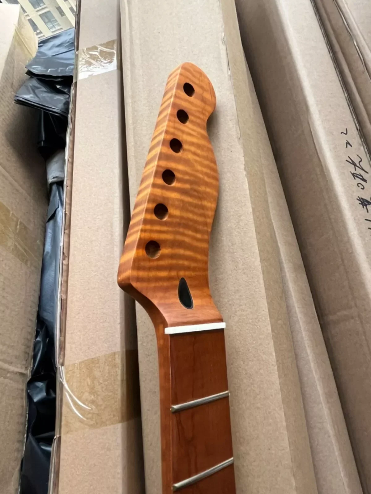 

Flame Maple Electric Guitar Neck DIY Alternative Product Guitar Parts And Accessories