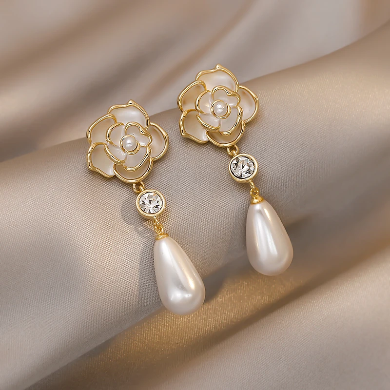 

Trendy Style Camellia Flower Stud Earrings Pearl Flower Big Brand Eesign Earring Boucle Femme Pendante Chic Jewelry