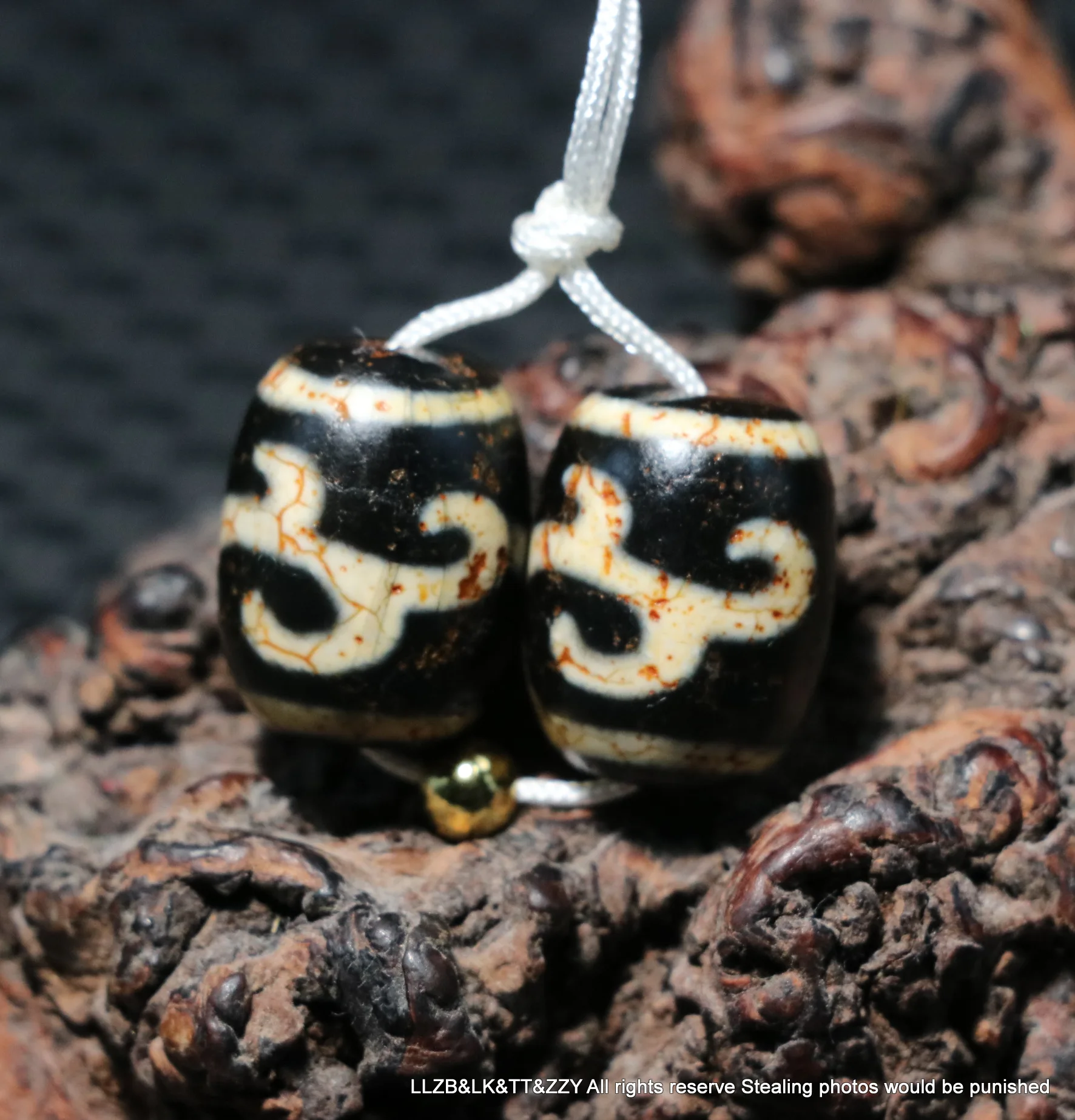 

Treasure A Pair Energy Tibetan Old Agate Ivory Color Lvdumu Bucket SH DZi Bead Amulet For Jewelry Making GemstoneUPD1210A