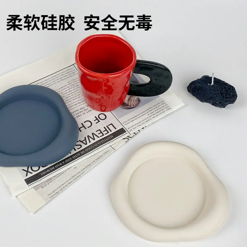 

Nordic Style Cloud Shape Silicone Coaster, Thick Heat Resistant Non-Slip Cup Mat for Coffee & Mugs