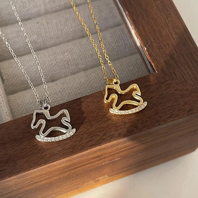 1/2Pcs Fashion Cute Shiny Zircon Hollowed-out Wooden Horse Pendant Necklace For Woman Girls Collarbone Chain Jewelry Gift