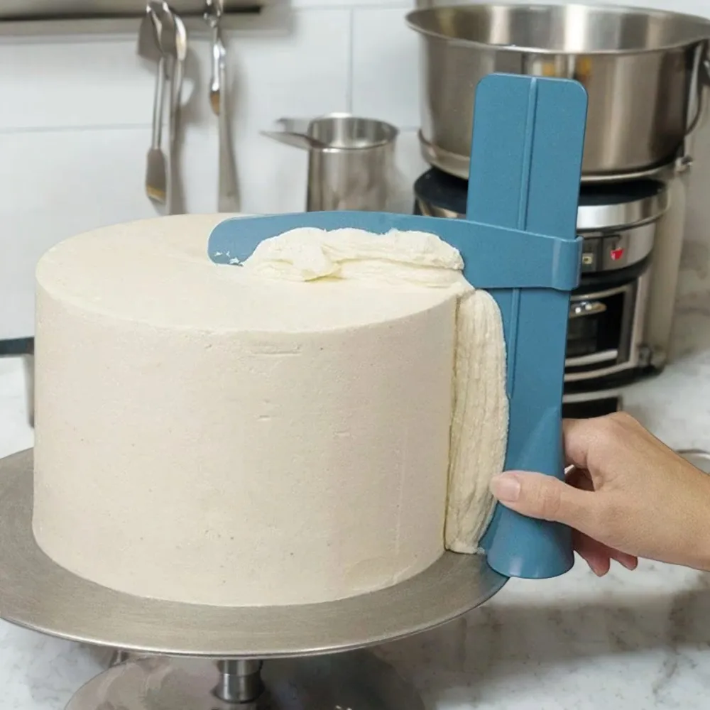 Top-quality professional-grade sturdy right-angle rotating cake level scraper for precise cutting and flawless decorations. Enha