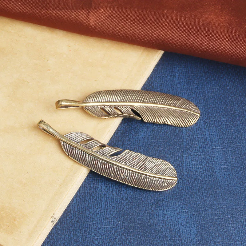 

Antique Brass Feather of God Figurine Desktop Decor Ornaments Tea Pet Toy Creative Luck Key Chains Pendant DIY Accessories Gift