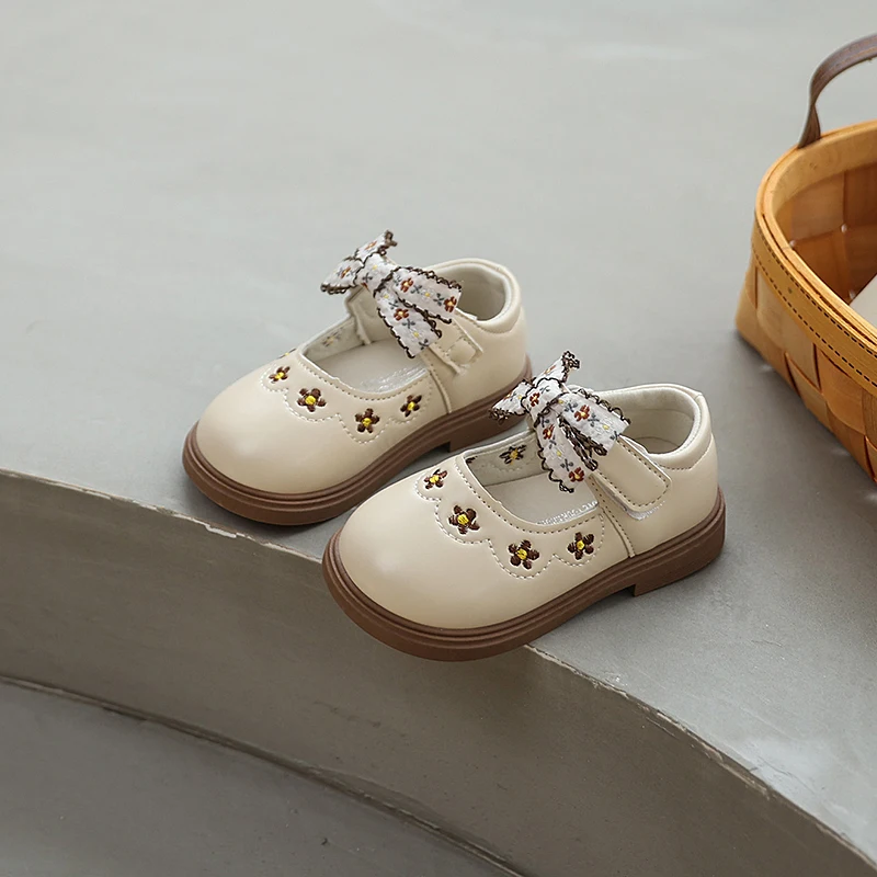 Kids Causal Leather Shoes Fashion Spring Autumn School Girls Embroider Princess Shoes Sweet Children Performance Mary Jane Shoes