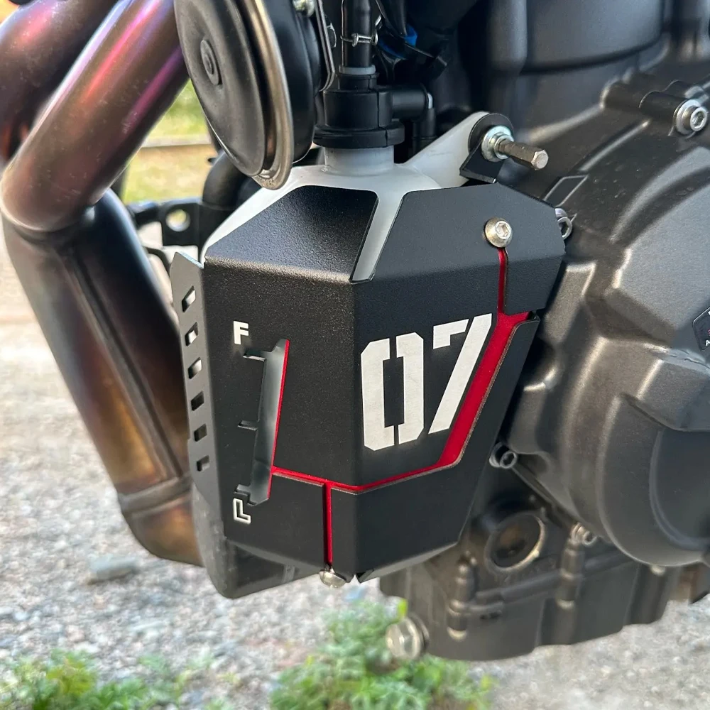 MT-07 FZ-07 Water Coolant Recovery Tank Shielding Guard For YAMAHA MT07 FZ07 XSR700 TRACER 700 TRACER7 TRACER 7GT 2014-2020 2021 2022 20232024 Motorcycle Accessories MT 07 FZ 07 Parts