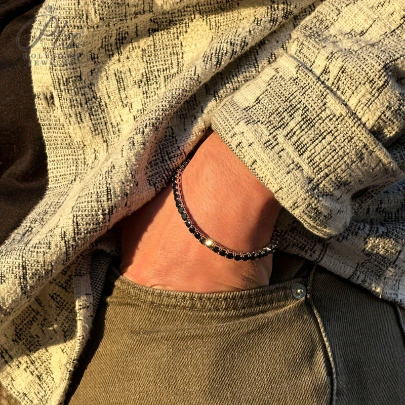 

Черный браслет из муассанита. Минималистичный и элегантный. Подходит для мужчин и женщин. Отличный праздничный подарок.