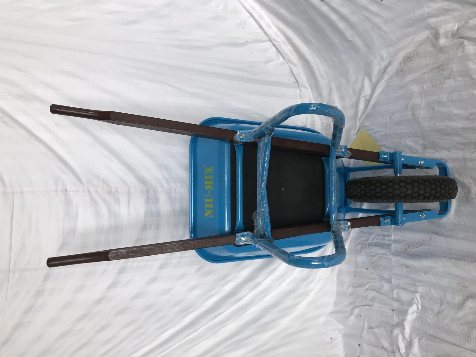 150kg Capacity Airwheel Wheelbarrow Wb8602