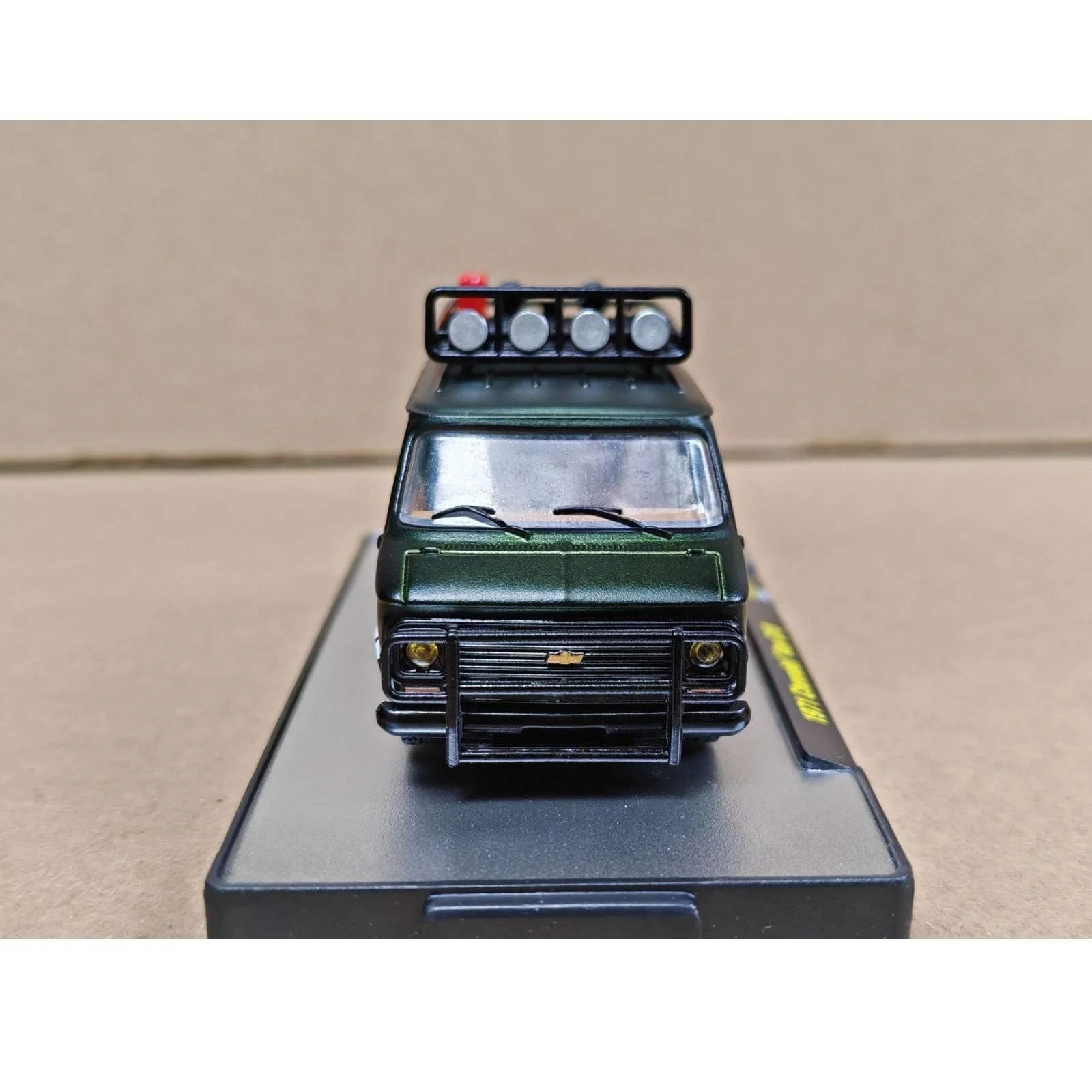 M2 Machines 1/64 1971 Van G10 Green S121 Die-cast Alloy Car Model Collection Display Child Gift