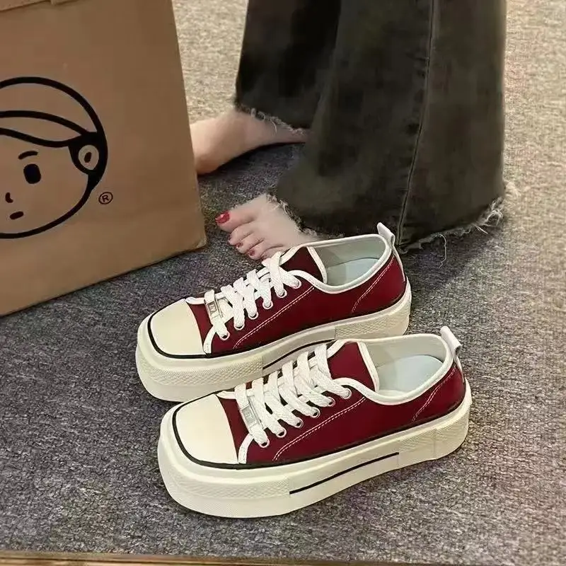 Płócienne buty płaskie na co dzień 2024 wysokiej jakości buty damskie wiosenne i jesienne okrągłe główki retro kwadratowe obuwie sportowe
