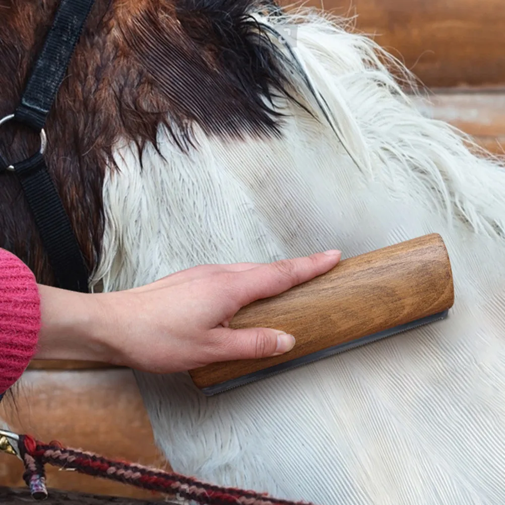 馬用ボディブラシ、金属製グルーミングスクレーパー、抜け毛取りツール。牛や犬の毛玉や泥を取り除き、代謝を促進します。